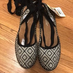 Toms Bella Espadrilles (black woven diamond) sz 10